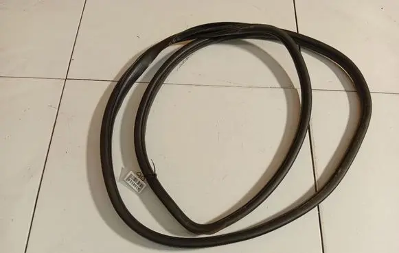 Nissan Note (E11) Rubber seal rear door 