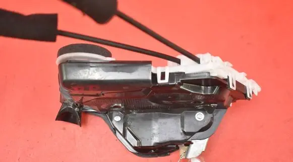 Subaru Outback (BS) Front door lock T60-11170