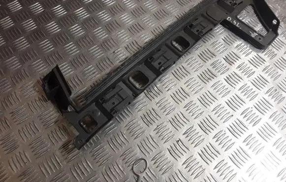 Volkswagen PASSAT B6 Bumper support mounting bracket corner 3C5807394