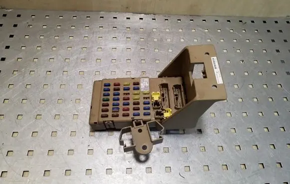 Subaru Legacy Fuse module 82201AG030