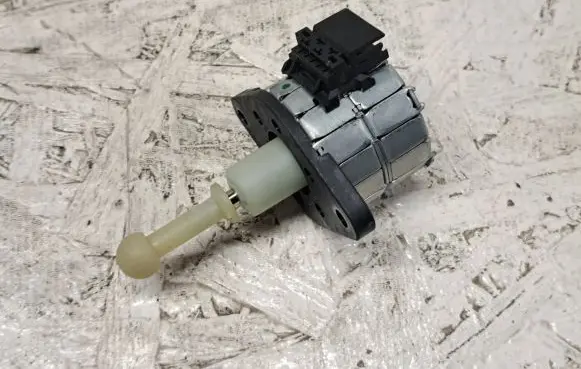 BMW X3 F25 Headlight level adjustment motor 1307220060 EF0460 0683300110