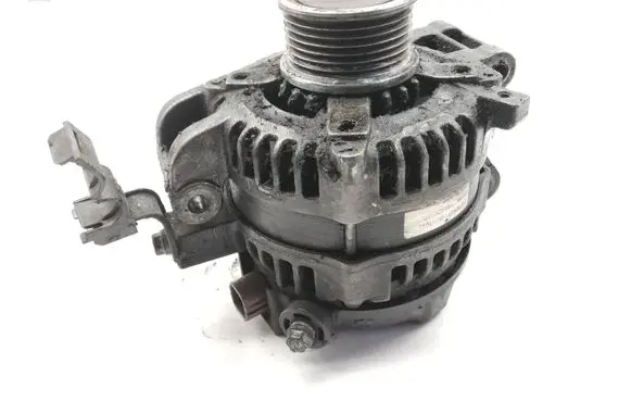 Toyota Avensis T270 Generator/alternator 0210806010