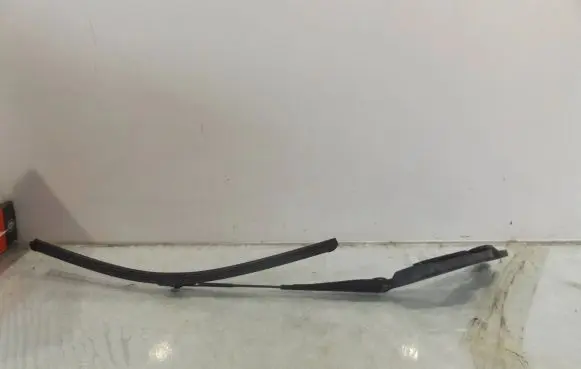 Mercedes-Benz C W204 Front wiper blade arm