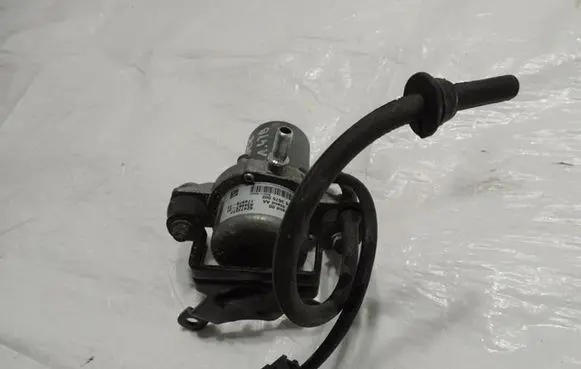 Opel Mokka Vacuum pump 42477277