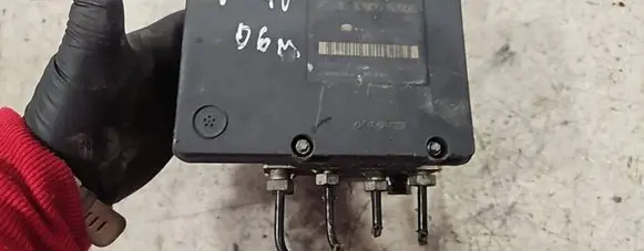 Volvo V70 ABS Pump 30793445 00401396E0 10092504153
