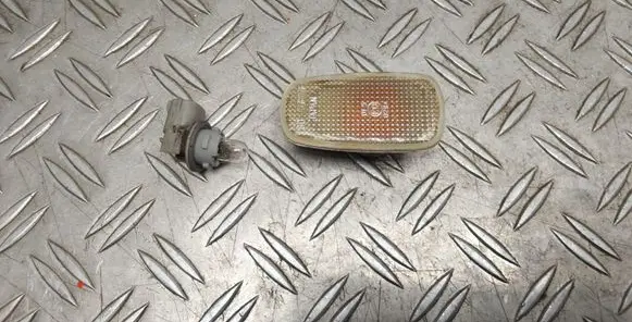 Toyota Corolla Verso E121 Front fender indicator light 