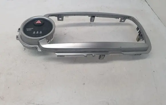 Toyota Yaris Radio/GPS head unit trim 864510D010