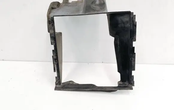 Audi Q7 4L Intercooler air channel guide 4L0117336F