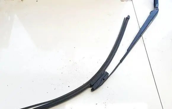 Nissan Leaf I (ZE0) Front wiper blade arm e925b3rd