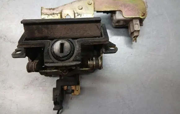 Skoda Octavia Mk1 (1U) Tailgate/trunk/boot lock/catch/latch