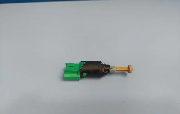 Peugeot 407 Brake pedal sensor switch 9665602380