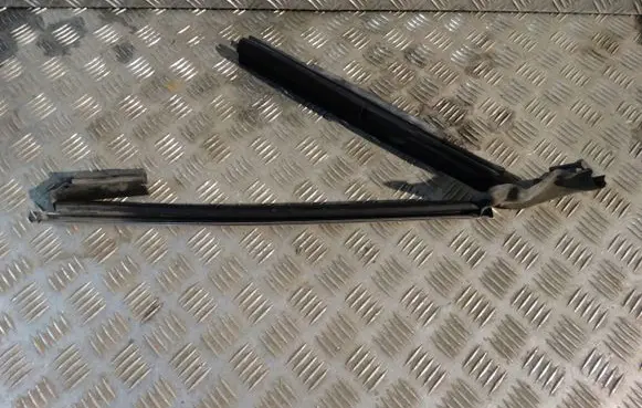 Porsche Cayenne (92A) Fender foam support/seal 