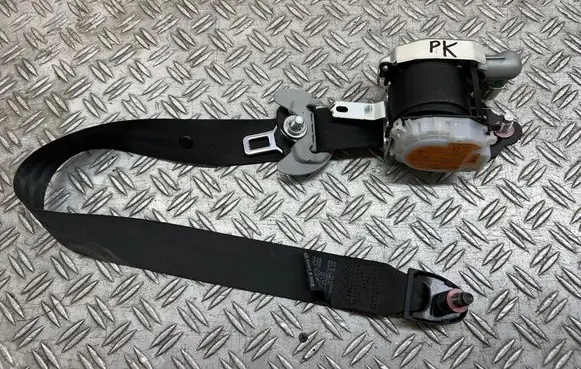 Hyundai i40 Front seatbelt 888103Z000TX