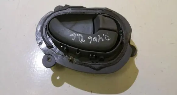 Peugeot 406 Rear door interior handle 9616307477