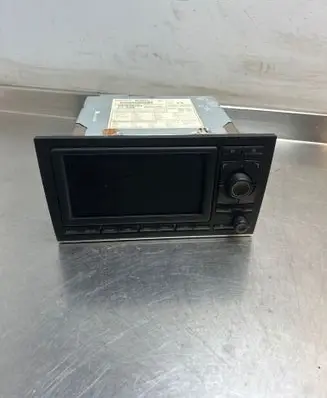 Seat Exeo (3R) Radio/CD/DVD/GPS head unit 3R0035192 8611360W050
