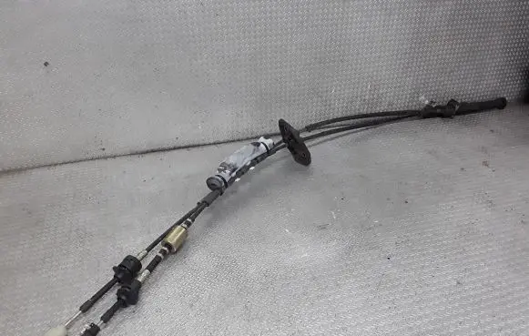 Mitsubishi Grandis Gear shift cable linkage