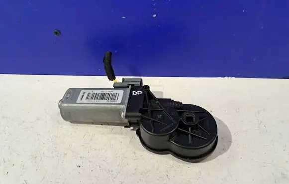 Volvo S60 Seat adjustment motor 924117101 100626467