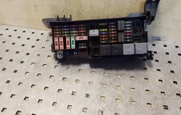 Mercedes-Benz ML W164 Fuse module A1645402372 YAP2723706 A1645451740