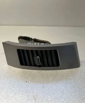 Mitsubishi Outlander Dash center air vent grill ---