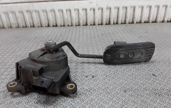 Nissan Micra Accelerator throttle pedal 18002AX700