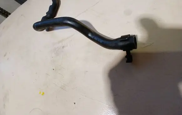 Volvo V60 Breather/breather pipe/hose 8670008