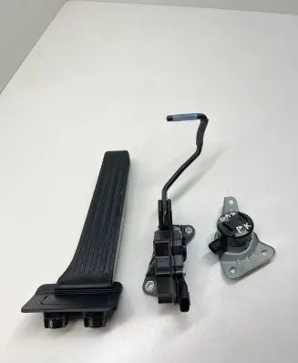 Lexus IS III XE30 Accelerator throttle pedal 7811030151 1988009750 05S15E00011