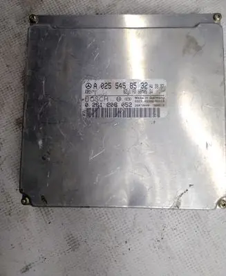 Mercedes-Benz E W210 Engine control unit/module 0261208052 0261206052