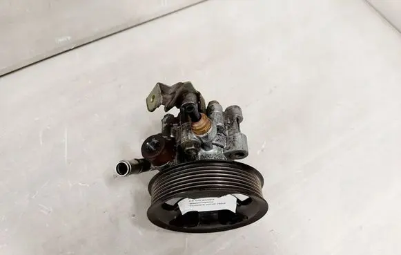 Toyota Avensis T250 Power steering pump