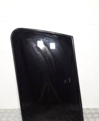 Mitsubishi Pajero Rear side window