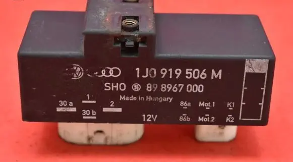 Volkswagen Polo IV 9N3 Relay mounting block 1J0919506M