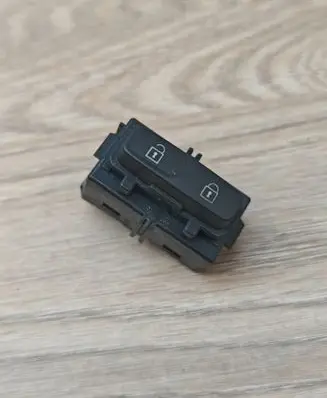 Volvo XC70 Central locking switch button 31343099 15W034