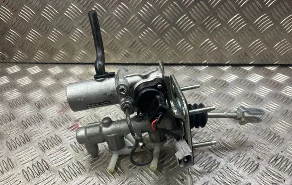 Lexus RX 450H Master brake cylinder 13811010510