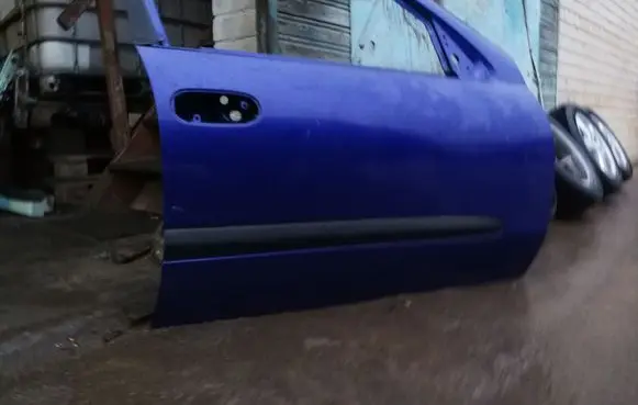 Nissan Almera N16 Front door