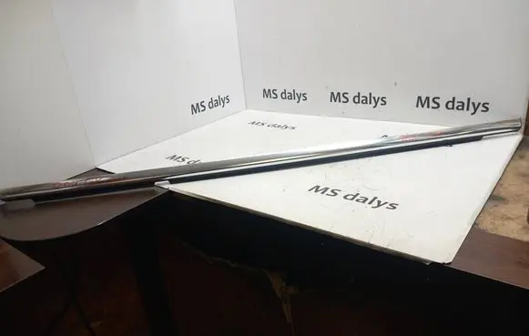 Mercedes-Benz R W251 Rear door glass trim molding A2516904980 2516904980