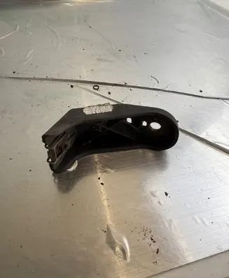 Rear bumper mounting bracket