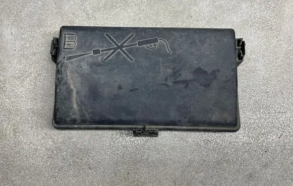 Opel Insignia A Fuse box cover 13222784