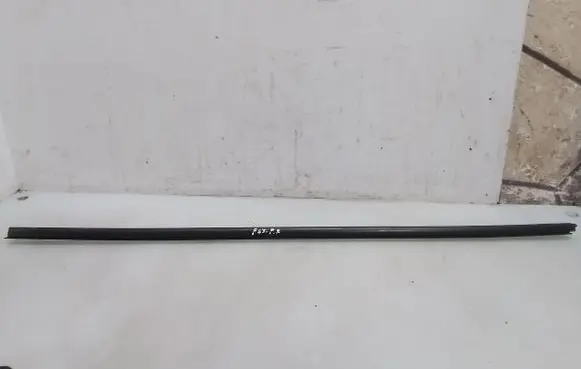 Front door glass trim molding