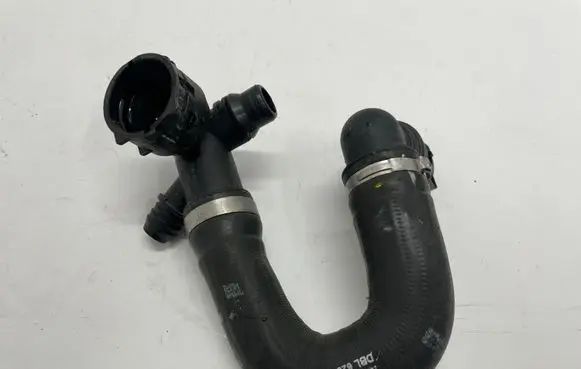 Mercedes-Benz GLA H247 Engine coolant pipe/hose