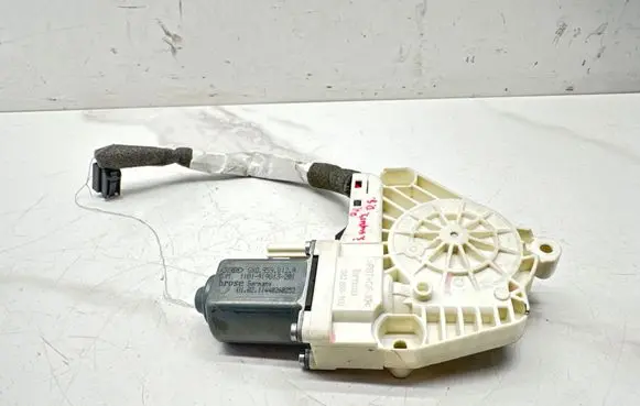 Skoda Superb B6 (3T) Rear door window regulator motor 8K0959812A 11440260252