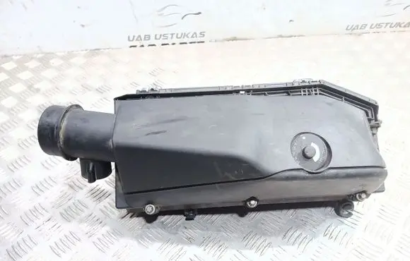 Mercedes-Benz C W203 Air filter box A6110902301 A0000945568