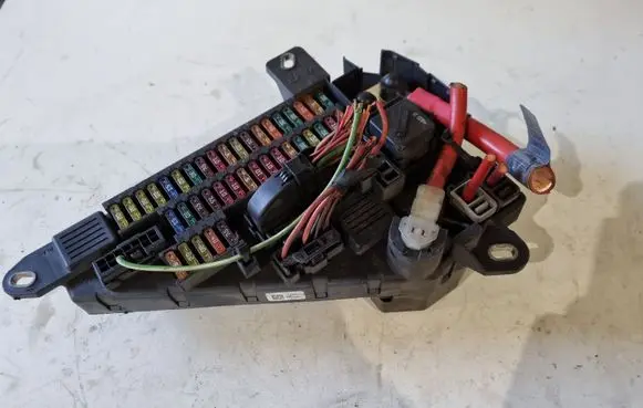 BMW 5 E60 E61 Fuse module 6906619