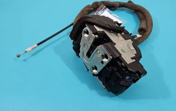 Nissan Note (E12) Front door lock IMPRK1466553