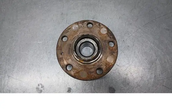 Volkswagen PASSAT B6 Rear wheel bearing hub 
