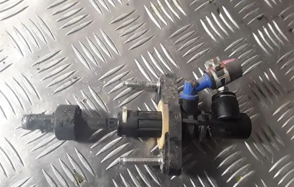 Toyota Yaris Clutch slave cylinder 