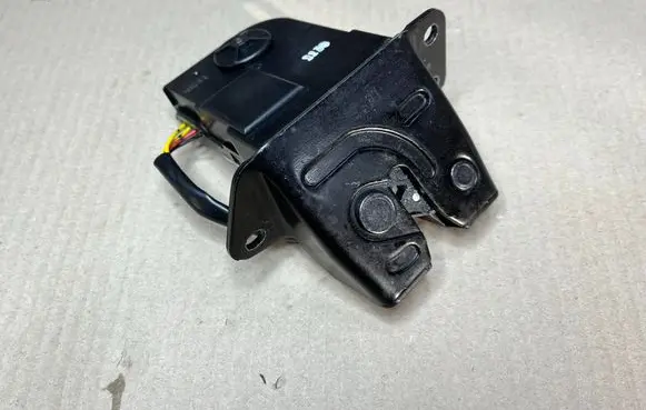 KIA Rio Tailgate lock latch 812301W210