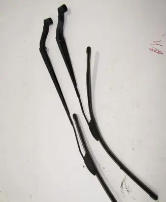 Nissan X-Trail T32 Front wiper blade arm