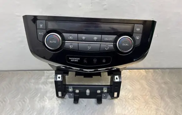 Nissan Qashqai Climate control unit 275004EA1A