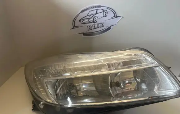 Opel Insignia A Headlight/headlamp 13226783 30112011