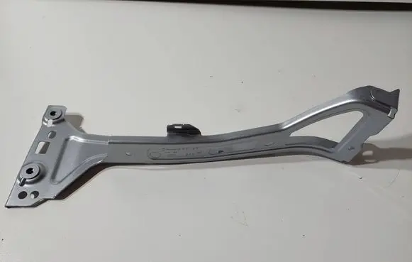 Audi A4 S4 B9 Fender mounting bracket 8W0821135C