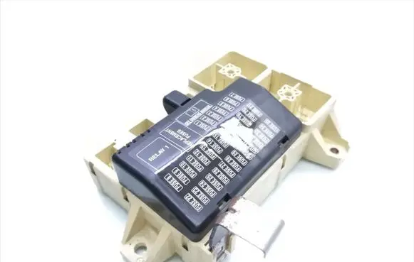 Jaguar S-Type Fuse module XR8T-14A067-BA